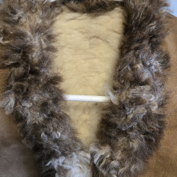 Faux Fur Trimmed Vest - Picture 3 of 8